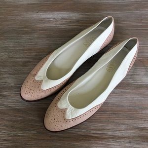 G H Bass & co. Vintage Wingtip Leather Flats